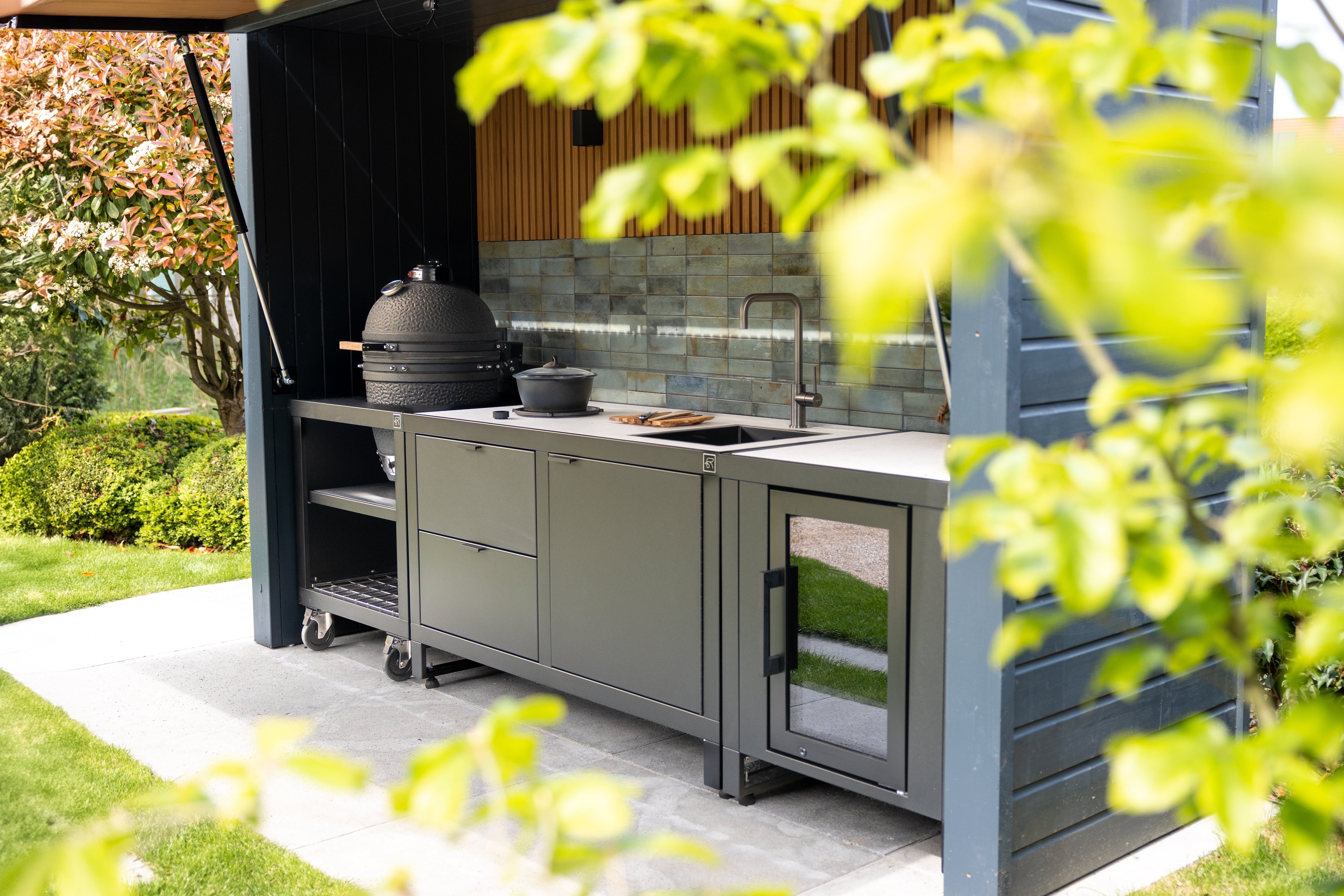 Een buitenkeuken voor élk seizoen - deze buitenkeuken maakt het mogelijk